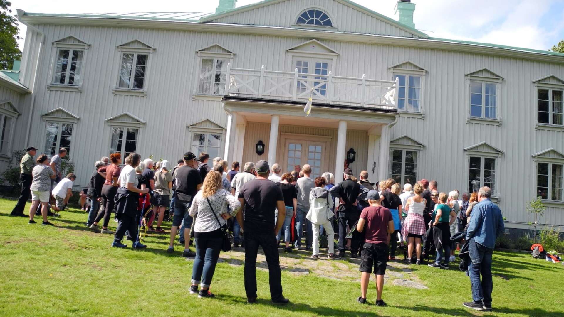 Cirka 90 personer var med på rundturen till Henriksholm och Gyltungebyn under Landsbygdsveckan.