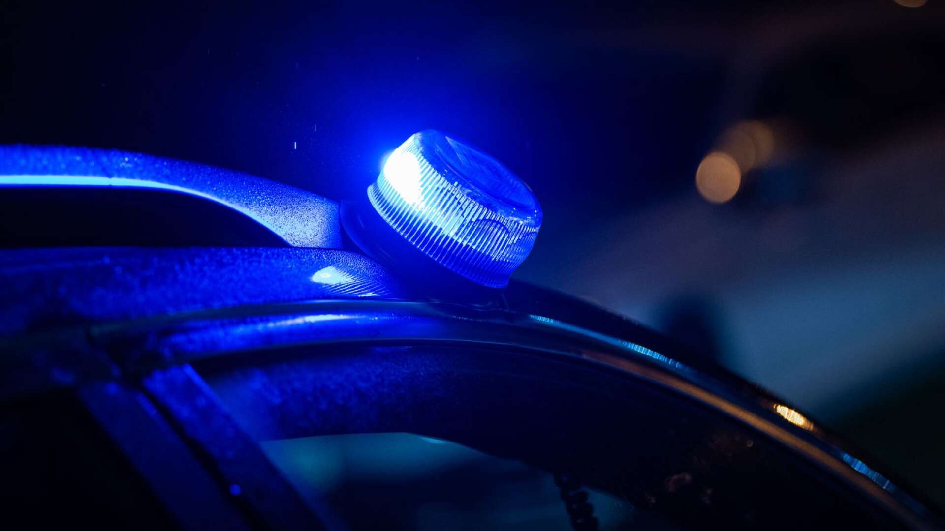 Tre män i 20-årsåldern försökte bryta sig in i minilivsbutiken Time i Töreboda natten mot fredagen. 