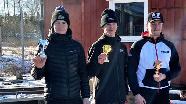 Motionsklassens prispall med Ludvig Pettersson till vänster följt av Alvin Ceder och Arvid Hellqvist.