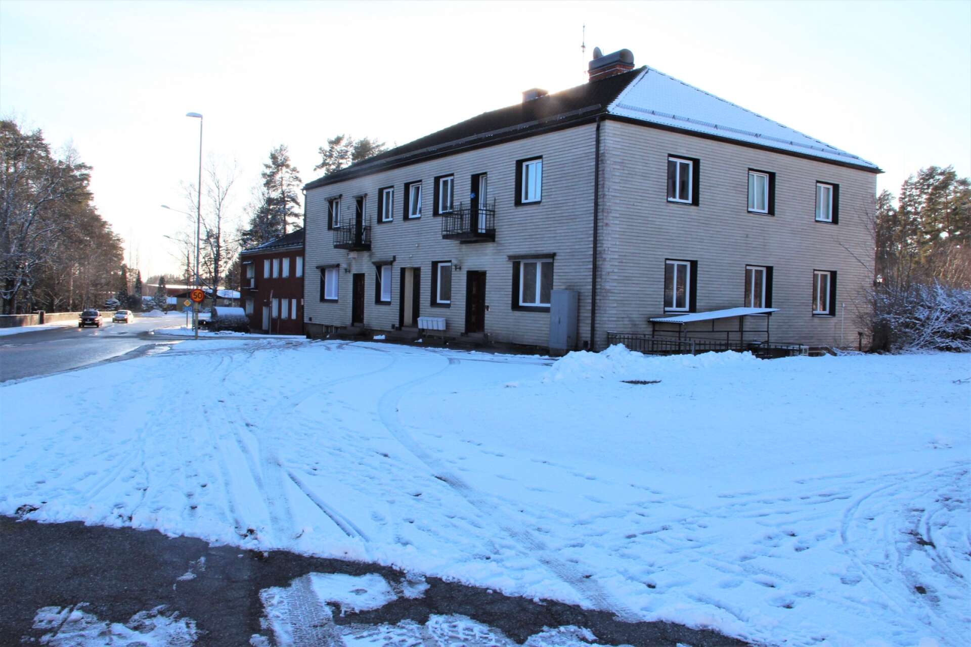 Även här bakom huset i korsningen Nysundsvägen-Sveagatan fanns tidigare en kemtvätt.