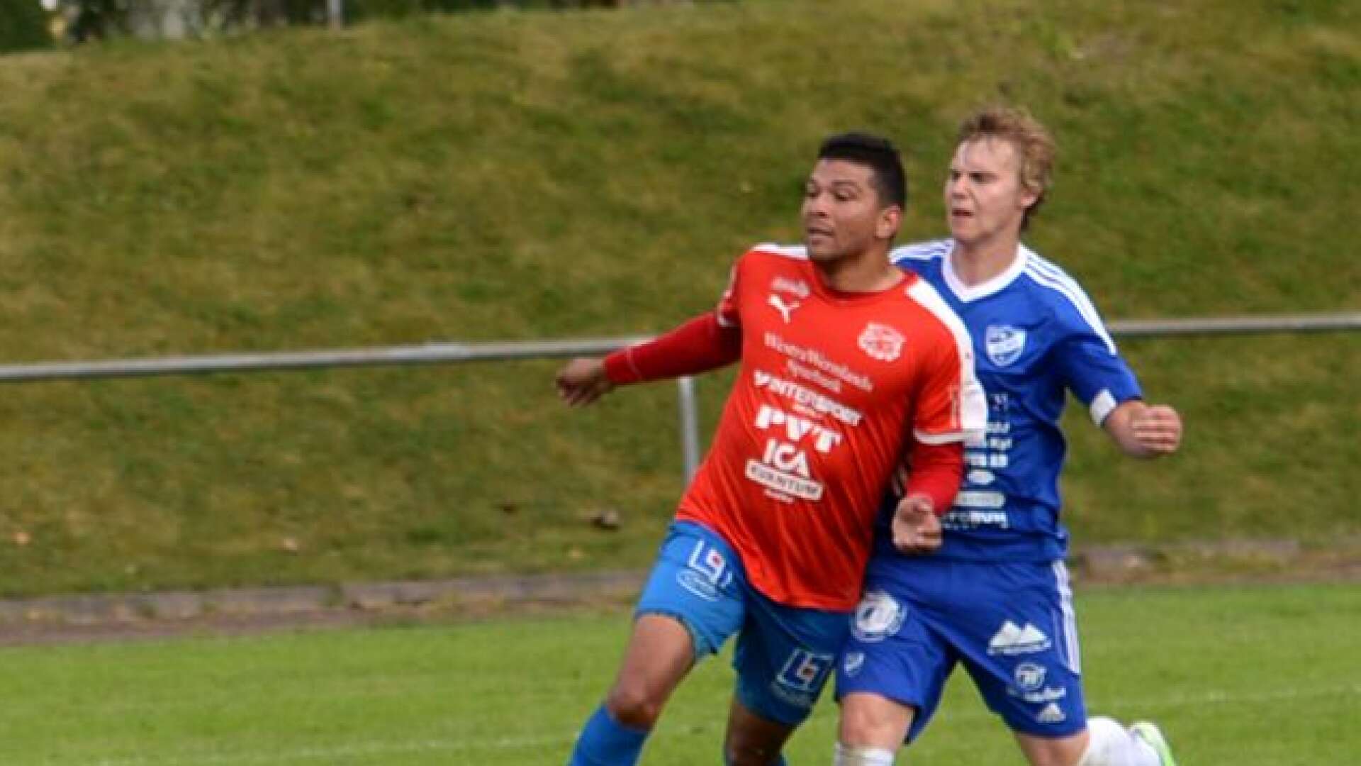 Luis Reiborn och hans lagkompisar i Arvika spelade i helgen seriepremiär i den värmländska futsalserien.