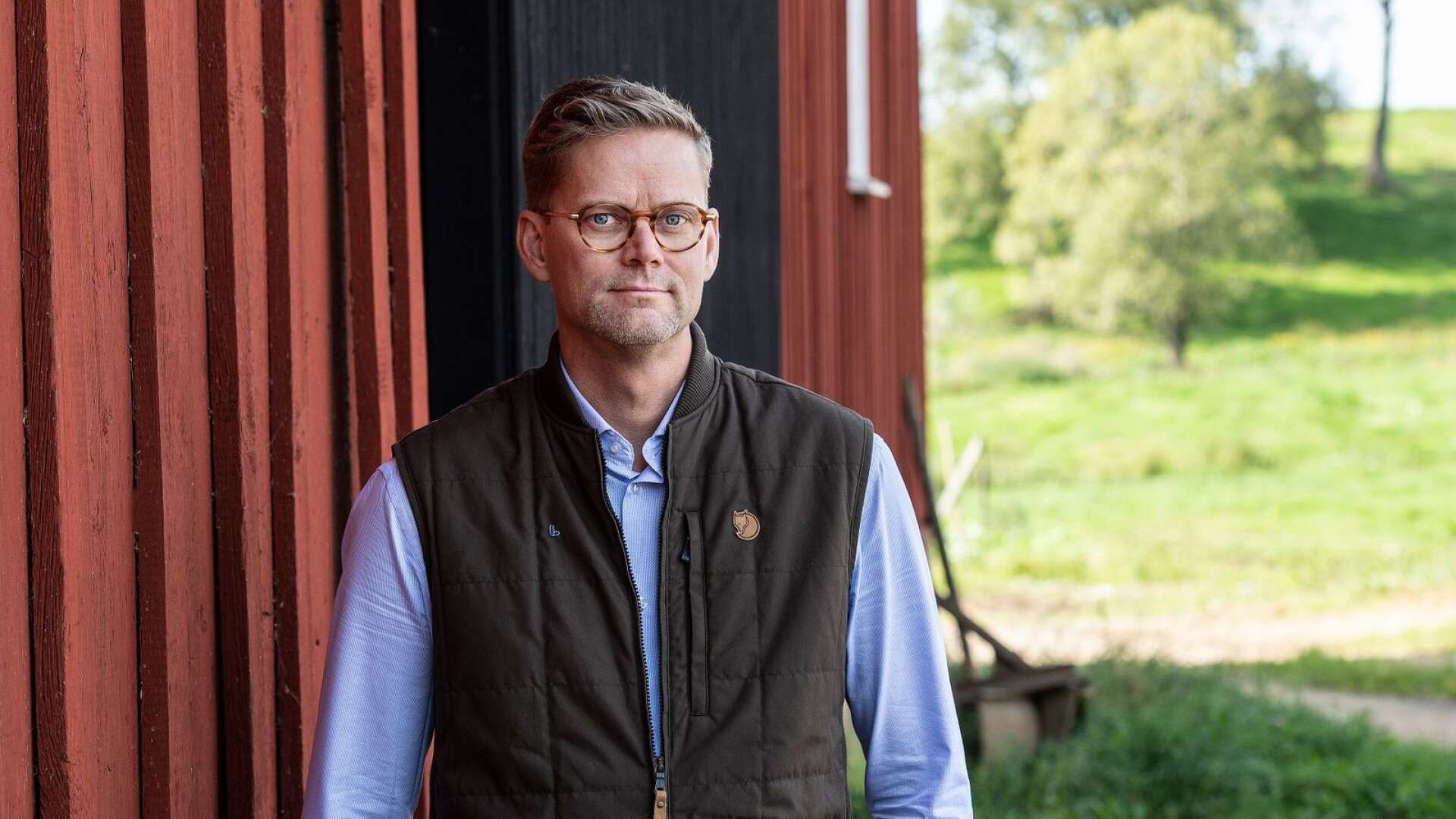 Rikspolitiken har påverkats av att få politiker har haft bakgrund på landsbygden. Det är därför det har blivit ett uppvaknade i alla partierna, säger Jakob Olofsgård.