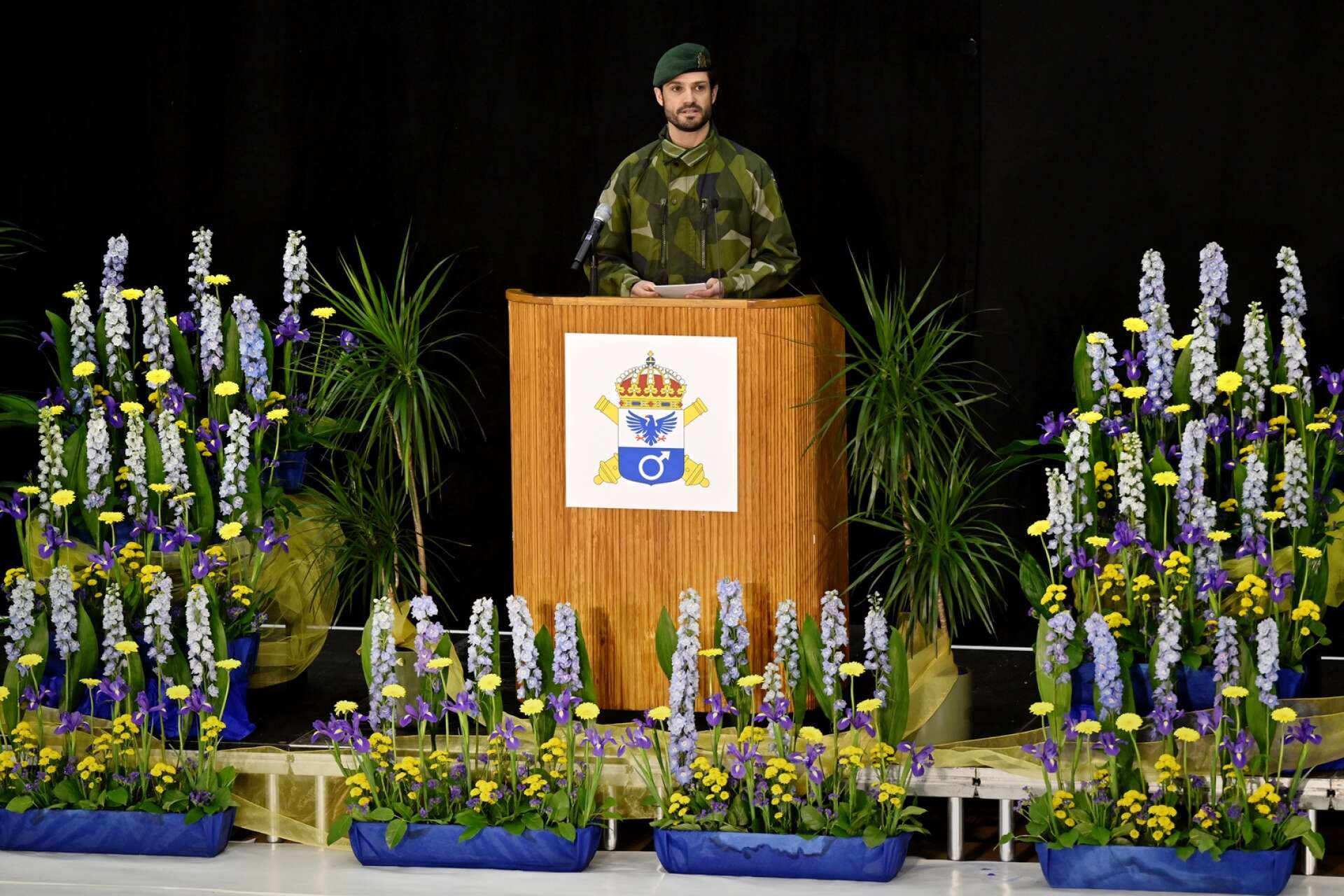 Prins Carl Philip öppnade invigningsceremonin  i Brogårdshallen i Kristinehamn med ett tal där han lyckönskade de som ansvarar för igångsättandet av regementet.