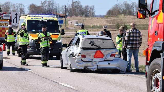 Under lördagen inträffade en trafikolycka på E20, i höjd med Skarstad. ”En A-traktor har blivit påkörd bakifrån av en personbil”, berättar Ulf Seglert, räddningstjänstens inre befäl. 