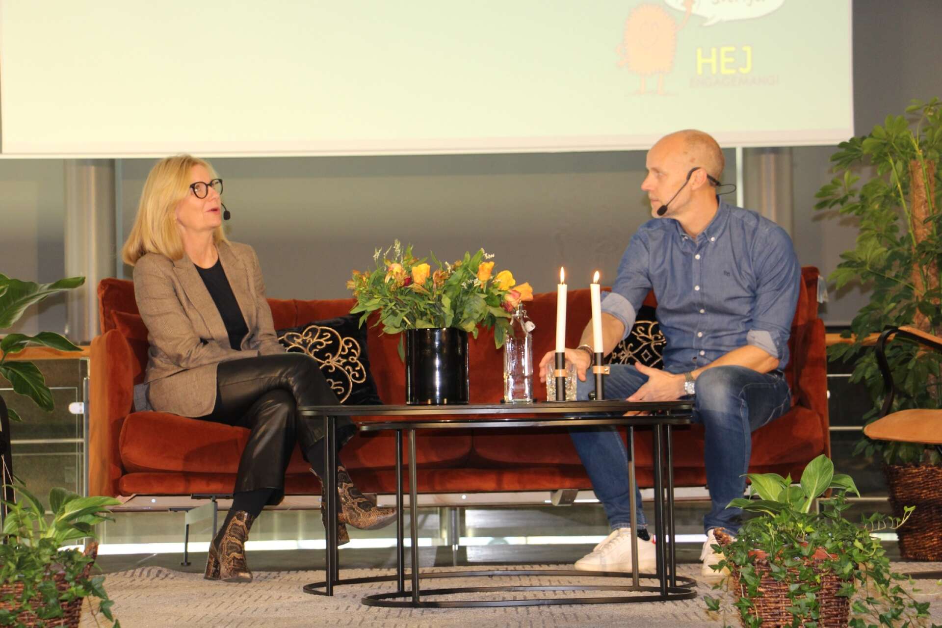 Hélène Barnekow och Niklas Delmar i ett samtal om ledarskap, medarbetar- och kundbesatthet.