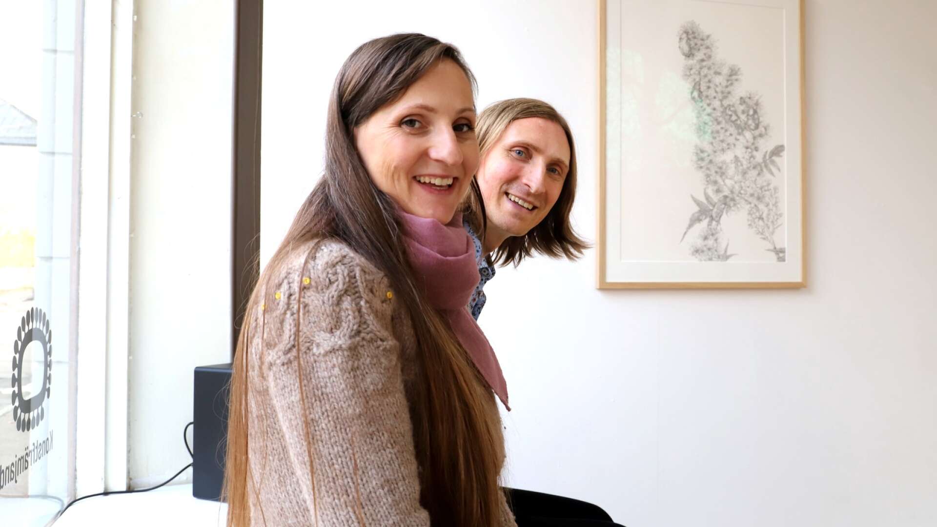 Simon Torssell Lerin och Bettina Hvidevold Hystad har vernissage på Konstfrämjandet under fredagen, den 21 oktober, på en utställning där växterna skildras via teckningar och ljud.