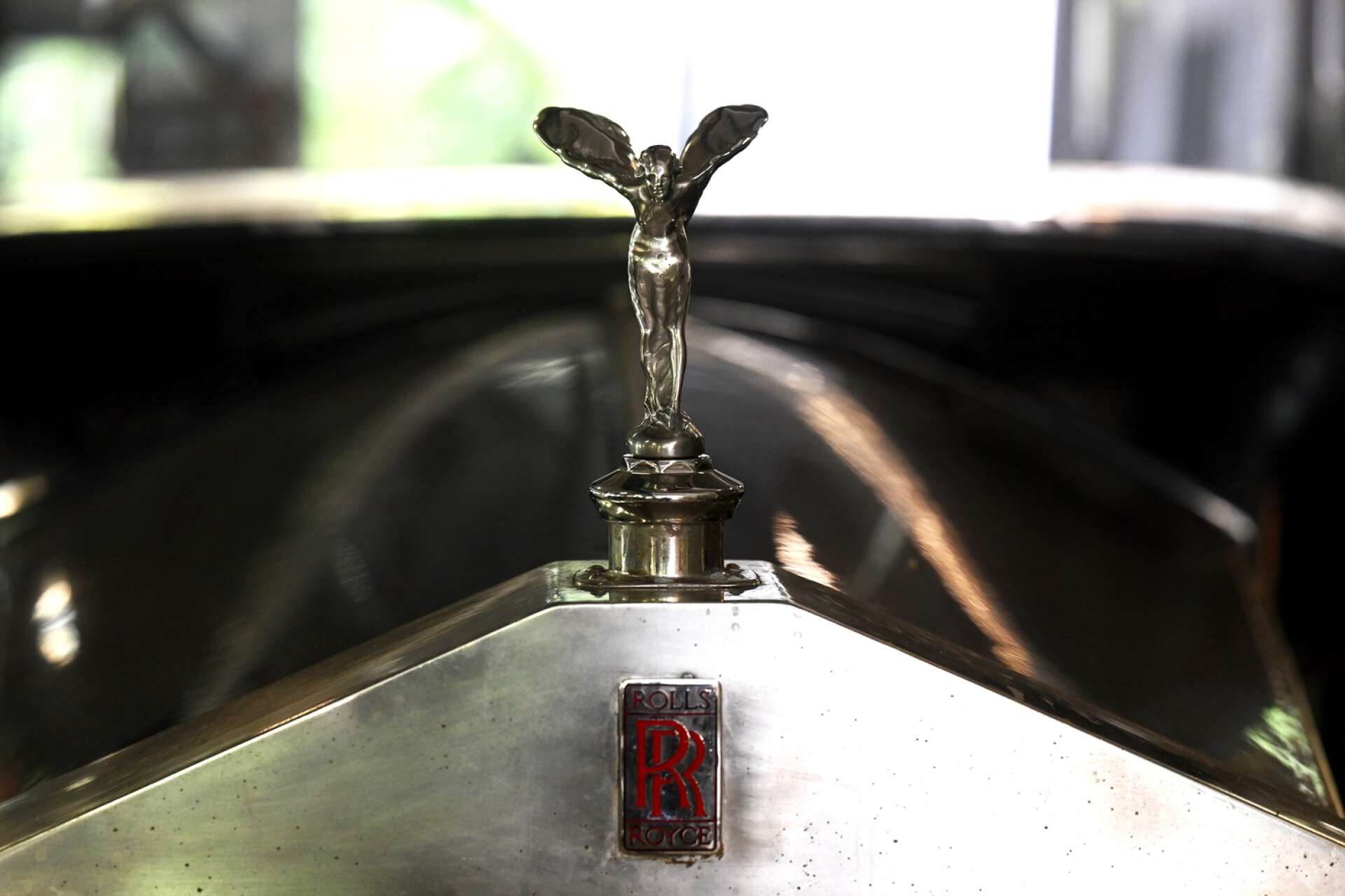 I Rolls Roycen finns både whisky och originalglas. 