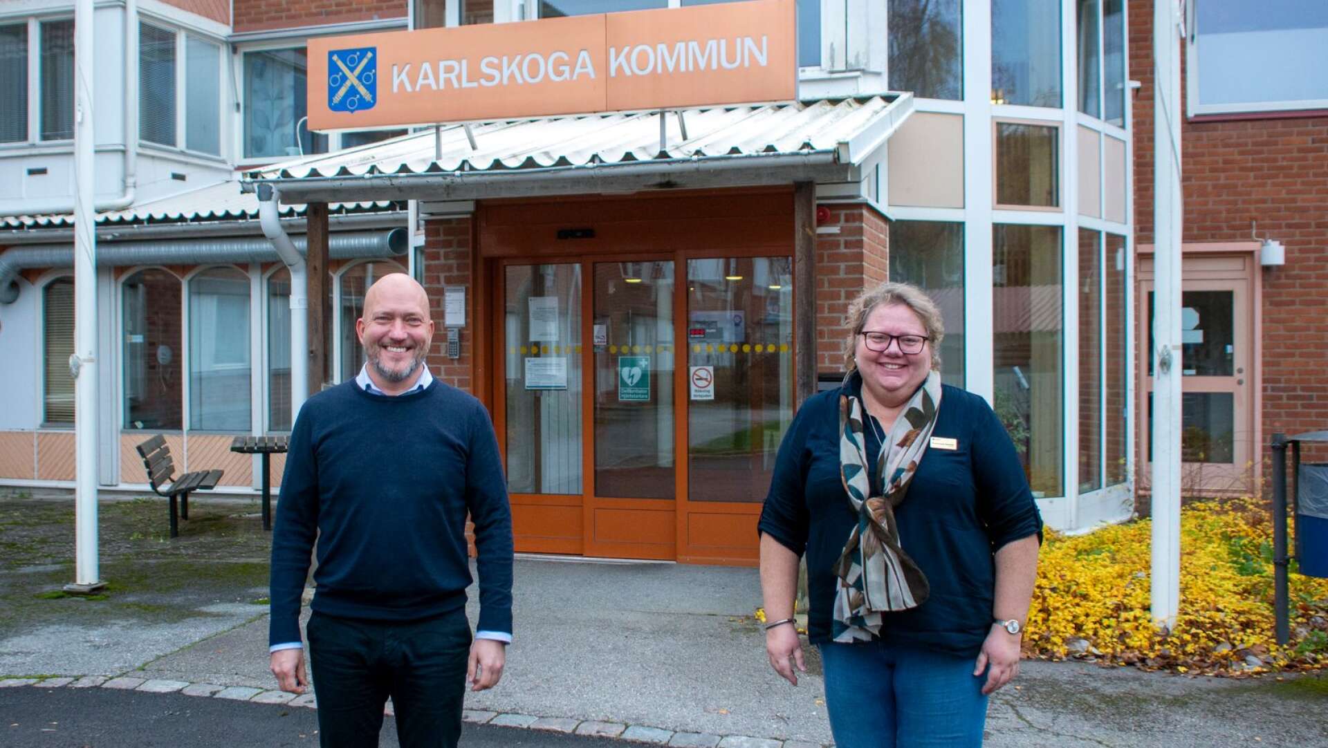 Coronaläget är stabilt och bra i skolan, just nu, i både Karlskoga och Degerfors. Skolcheferna Mikael Blom och Anna-Lena Sandell berättar om åtgärder framåt. r T