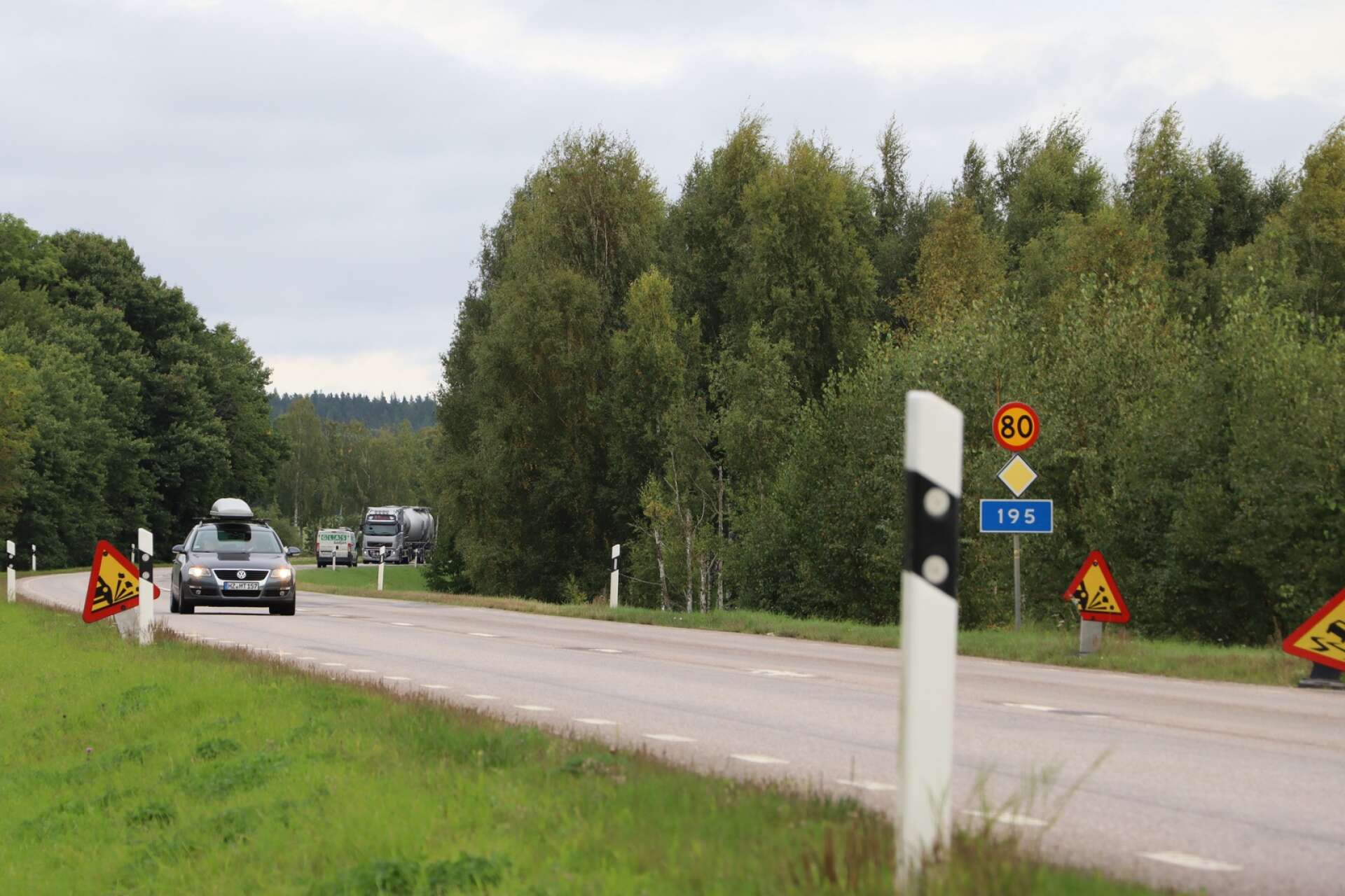 Länsväg 195 ska få ny beläggning mellan nordvästra infarten och västra infarten till Hjo.