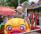 Loui Björklund, 4 år, tyckte karusellerna kittlade gott i magen.