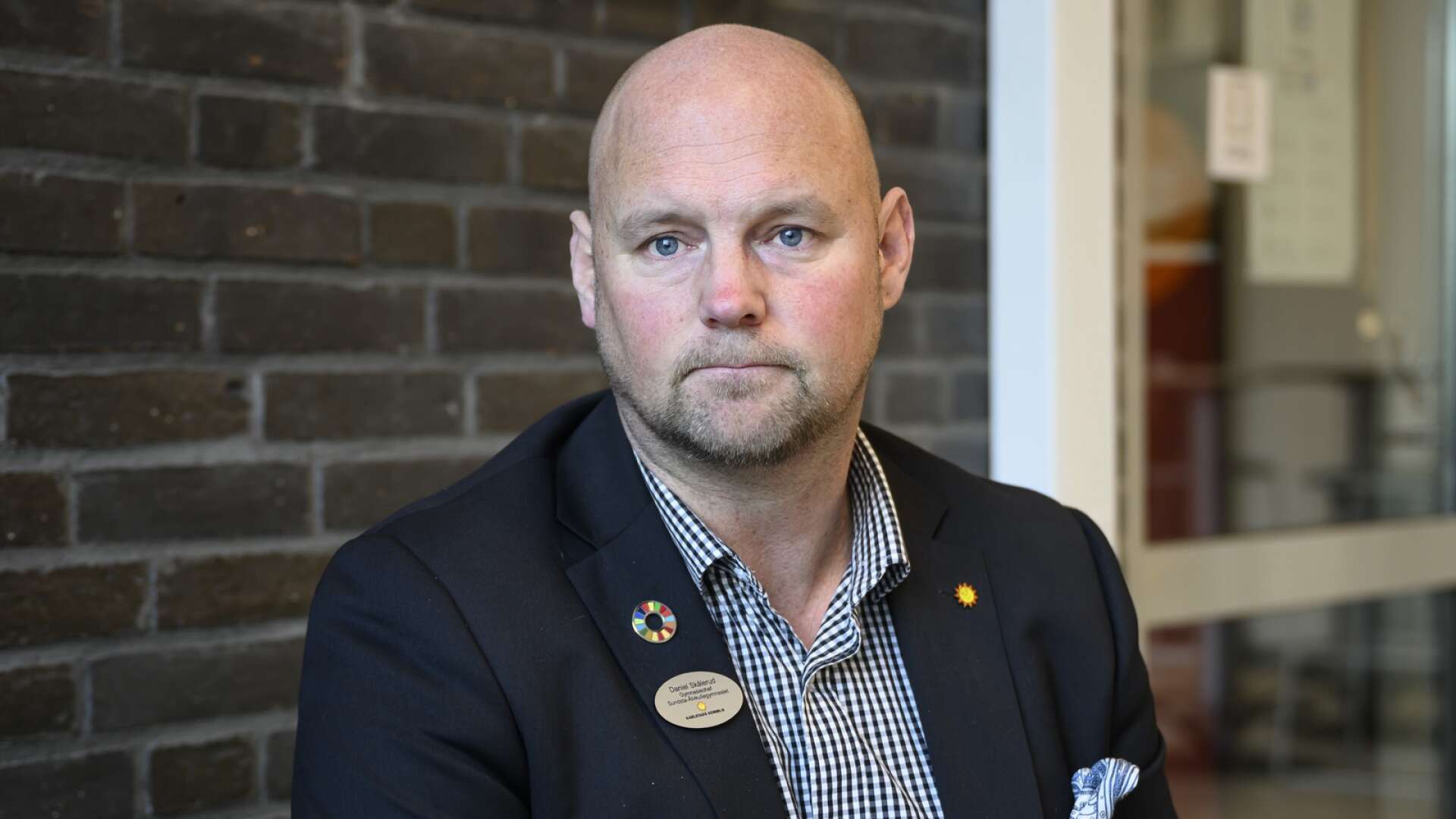 Inbrott på Sundstagymnasiet där det stals ett okänt antal datorer. Daniel Skålerud är Gymnasiechef.
