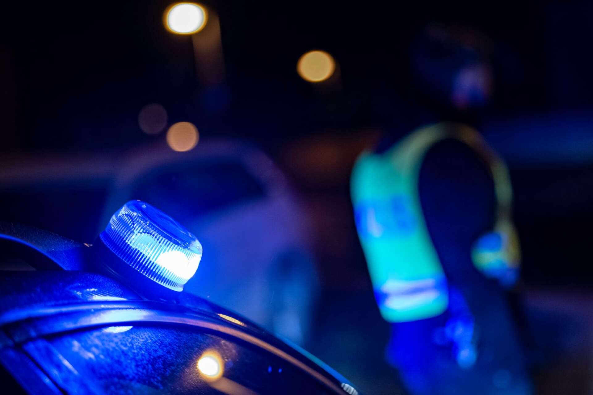 Fyra män har anhållits efter ett våldsamt rån i Åsensbruk, där en man blev slagen i huvudet med tillhyggen.
