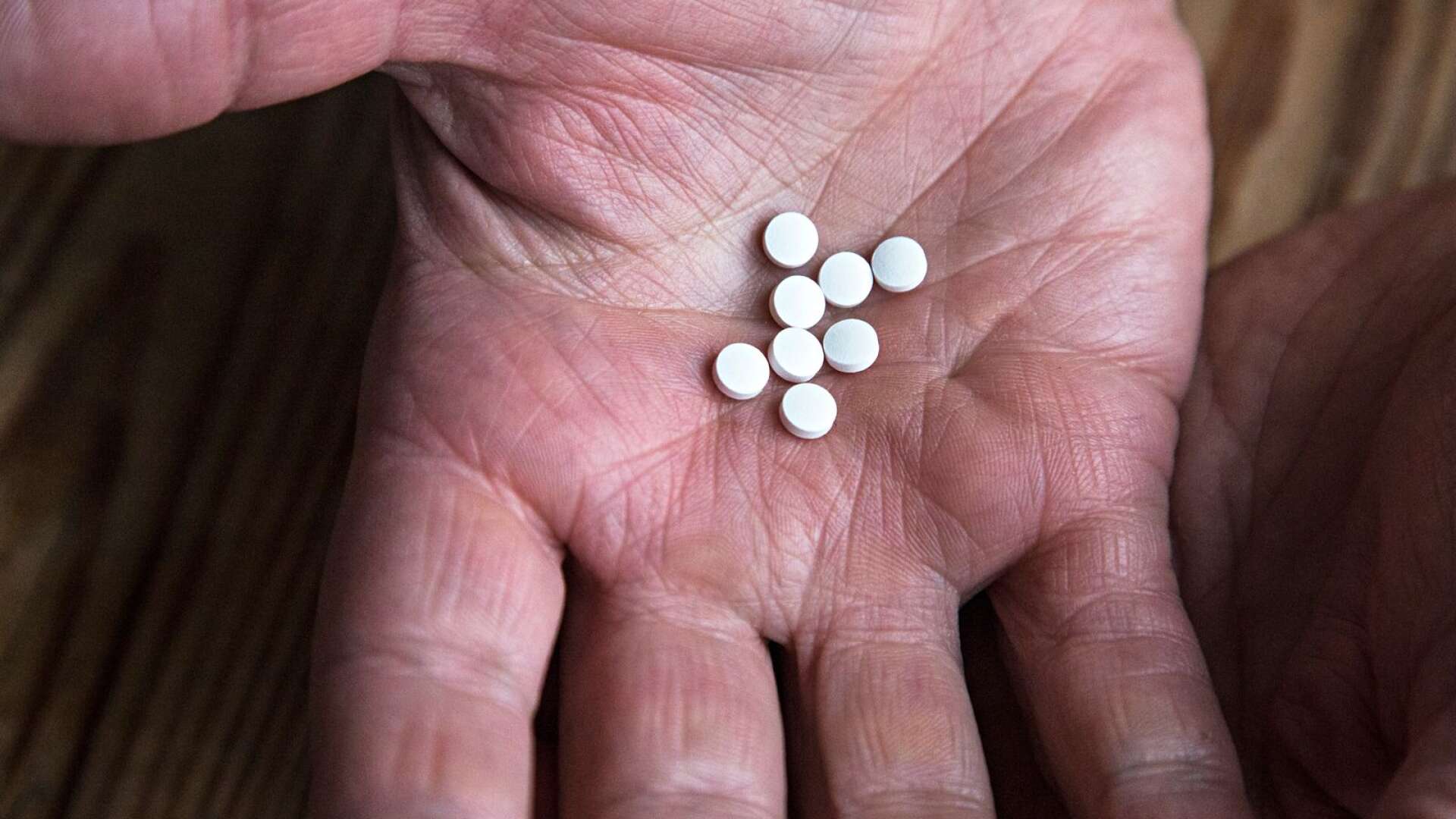 Polisen hittade en narkotikaklassad tablett i mannens byxficka.
