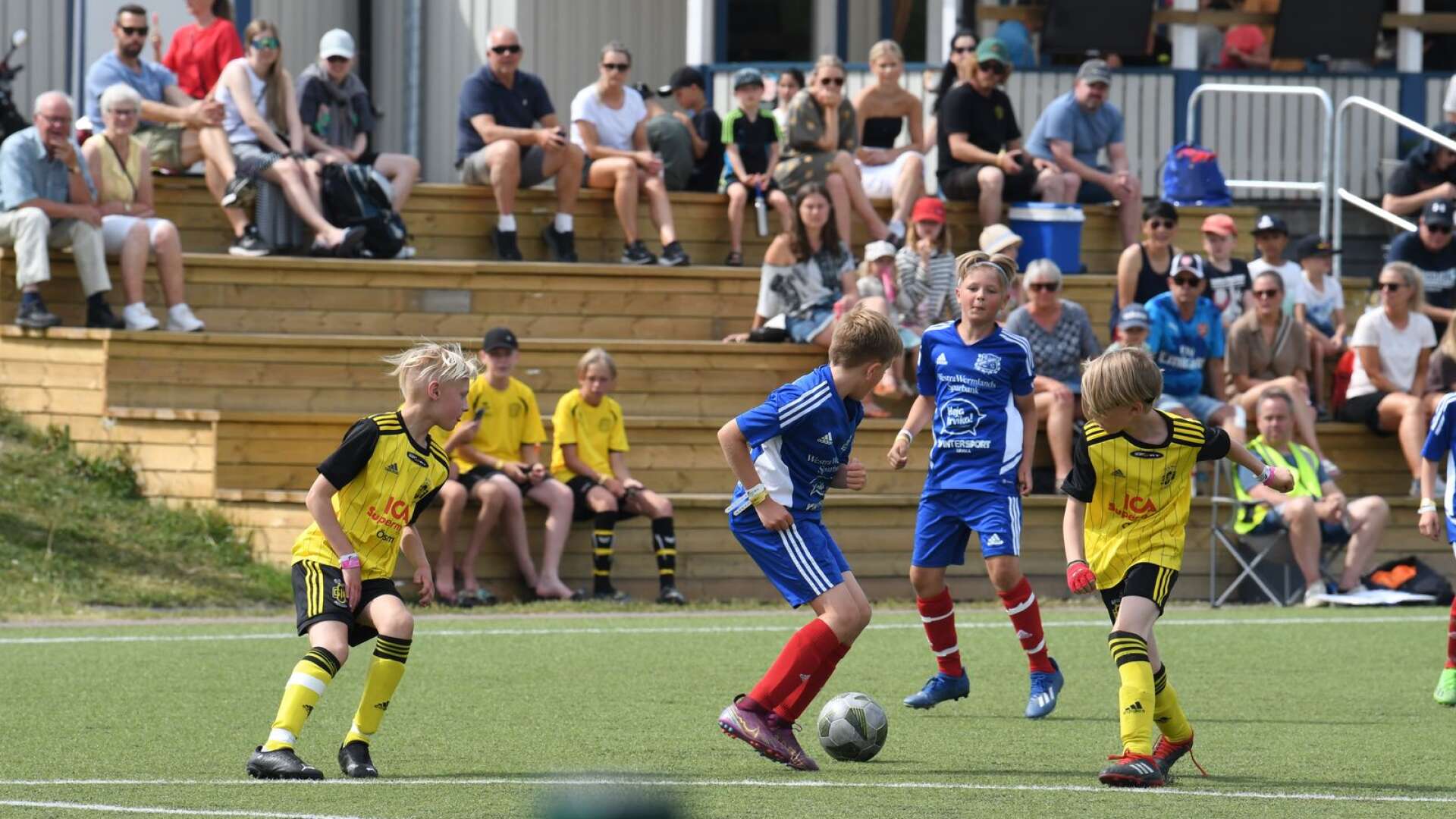 Arvika Cup drog i gång under fredagen och håller på under hela resten av helgen. Här en match med Arvika Fotbolls P10-lag.