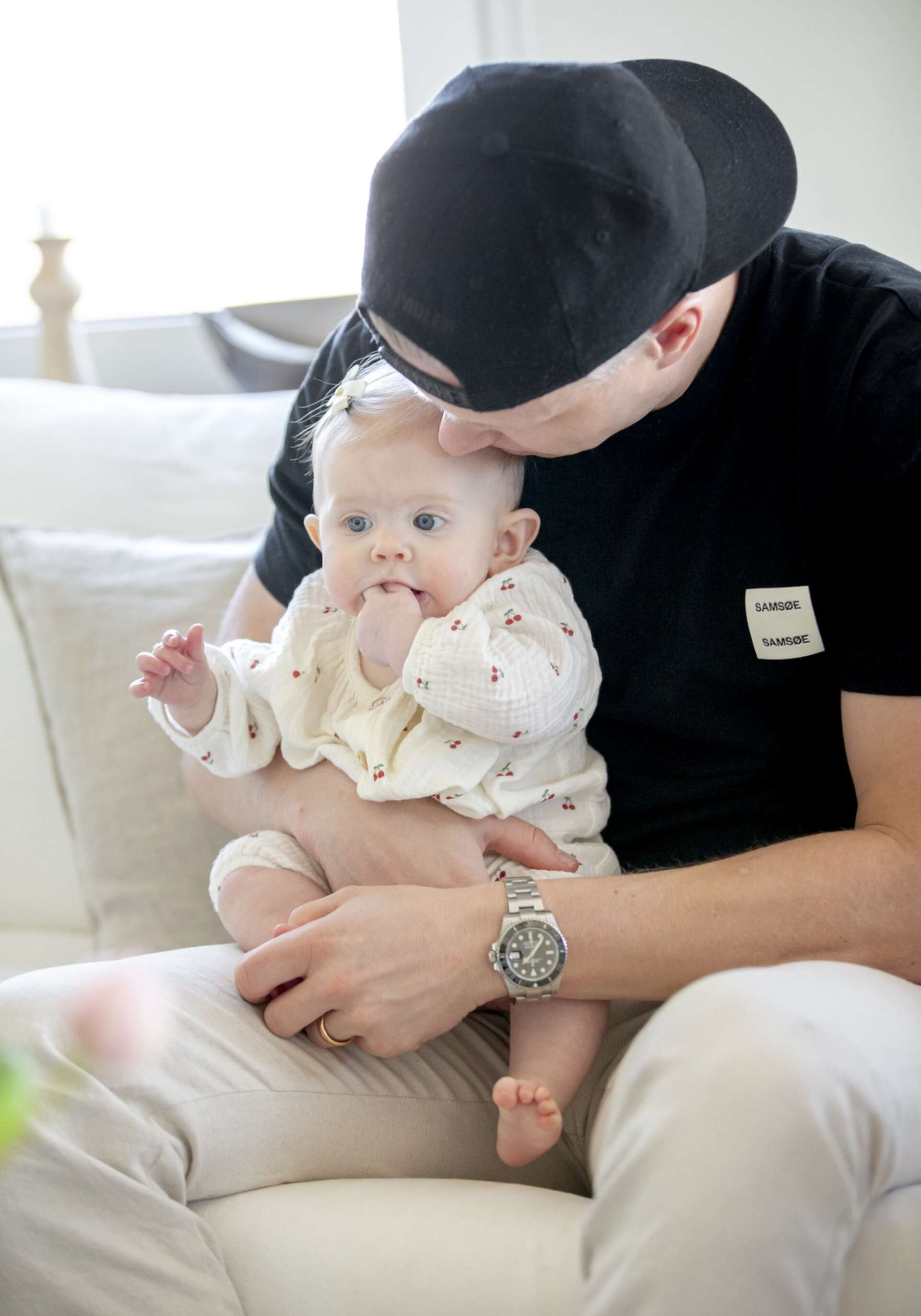 Daniel Viksten med dottern Leia, som nu hunnit bli sex månader.