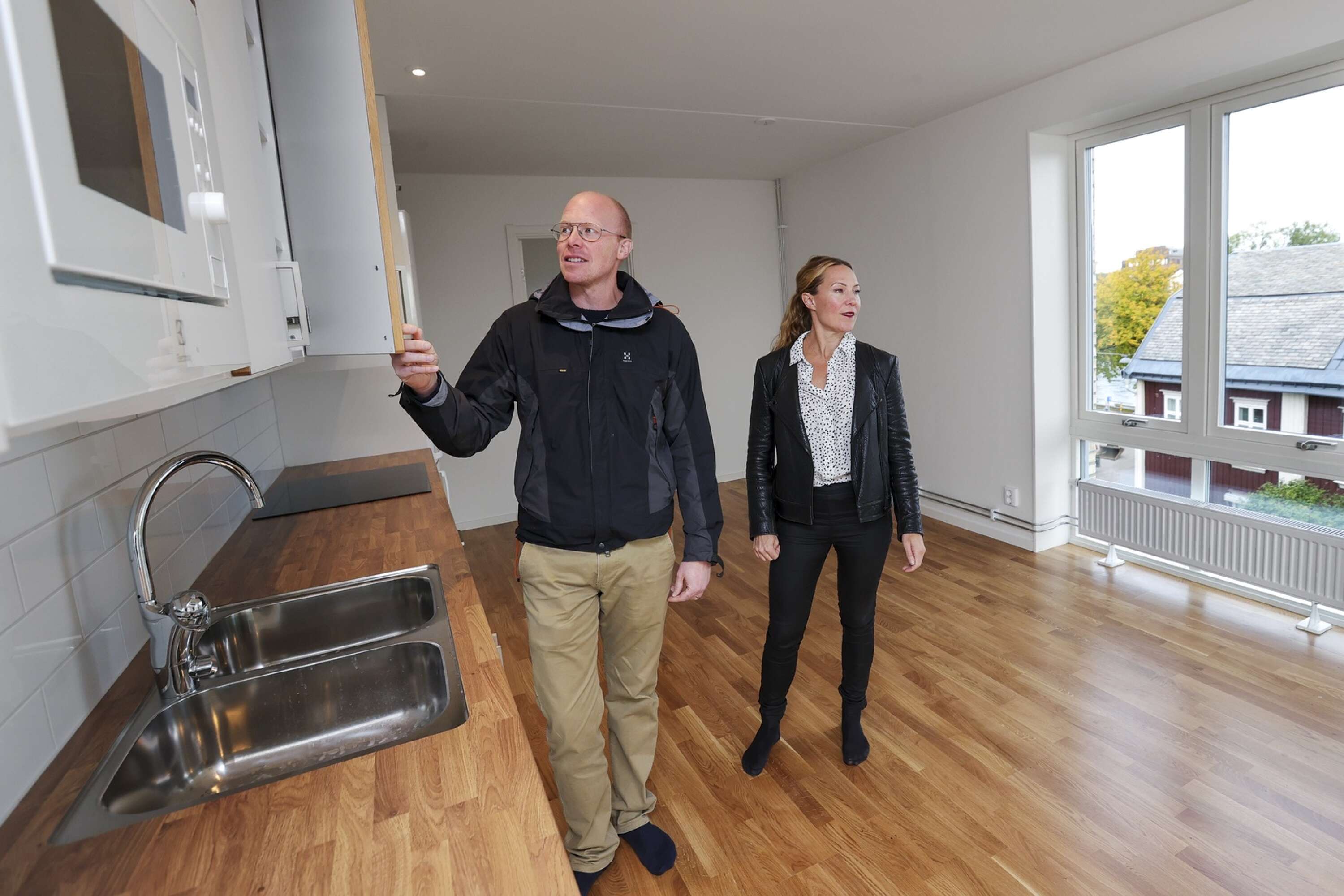 Intresset har varit stort för de nya lägenheterna som snabbt hyrdes ut. Standarden är hög, berättar Daniel Björkström och Josefin Knarrström Bergh.