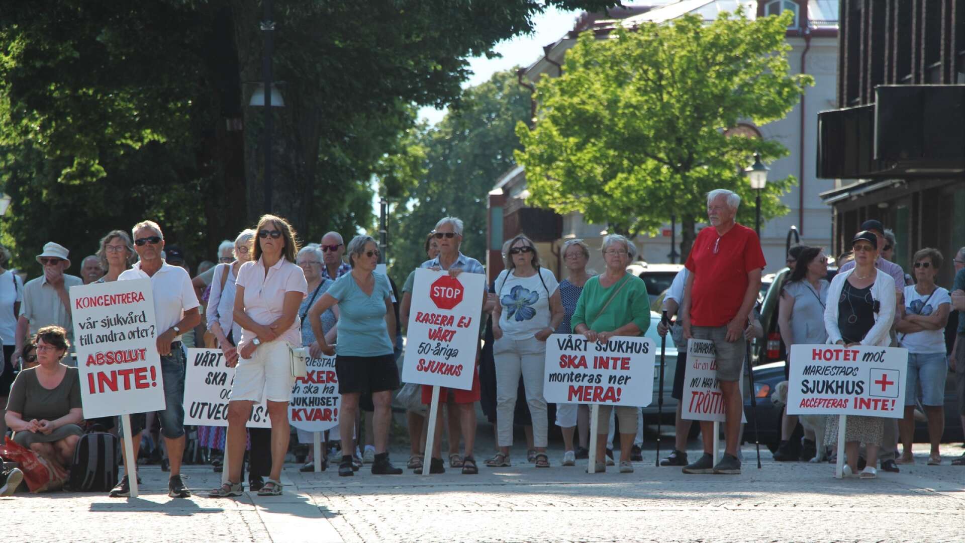Under sommaren demonstrerade en stor grupp människor för att bevara Mariestads sjukhus. Det tog politikerna till sig. Nu kommer förslag på att rädda verksamheten i Mariestad.