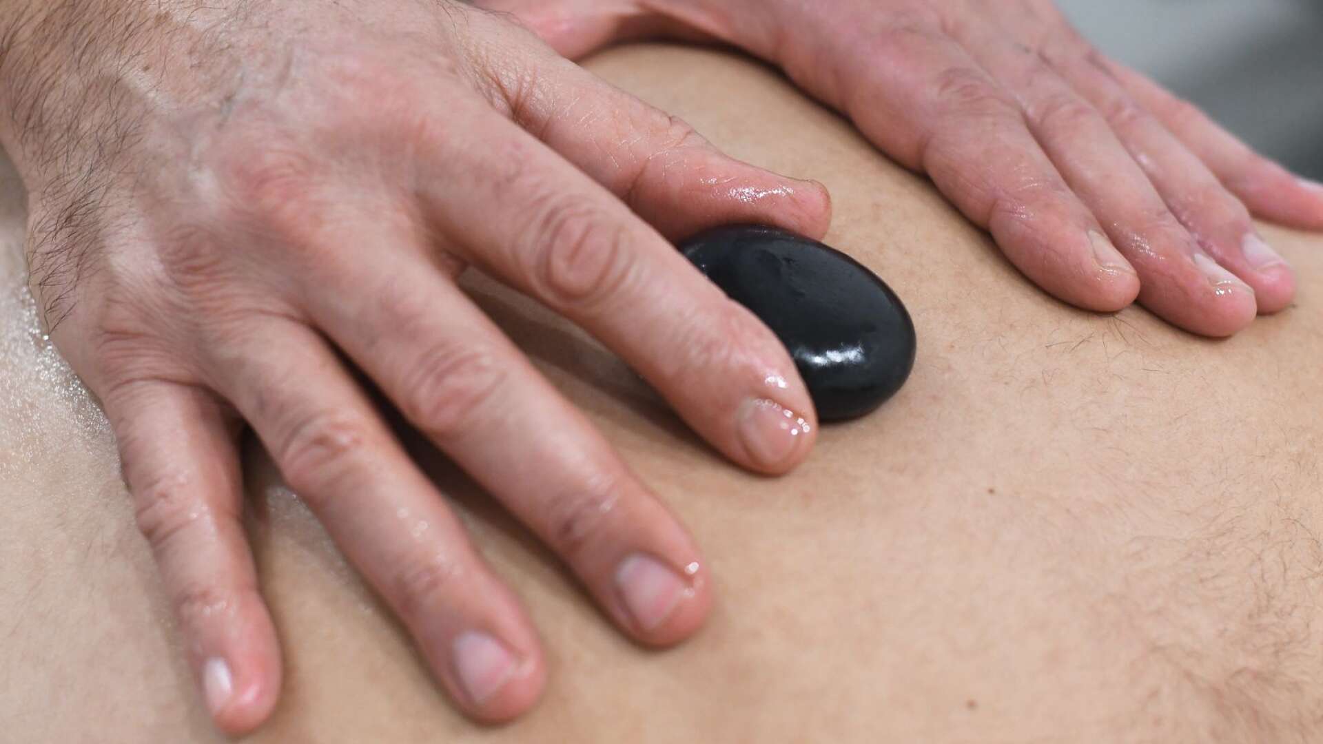 Hassan Haj Rashid har öppnat en massageklinik på Trädgårdsgatan i Töreboda.