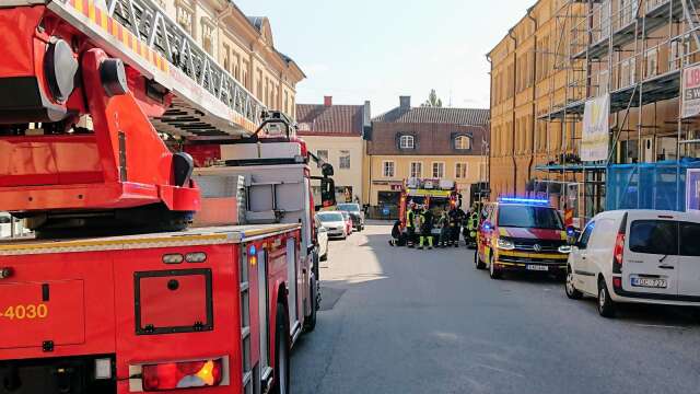 Räddningstjänsten kallades till en adress i centrala Mariestad efter att något glömts kvar på spisen och lett till en rökutveckling. 