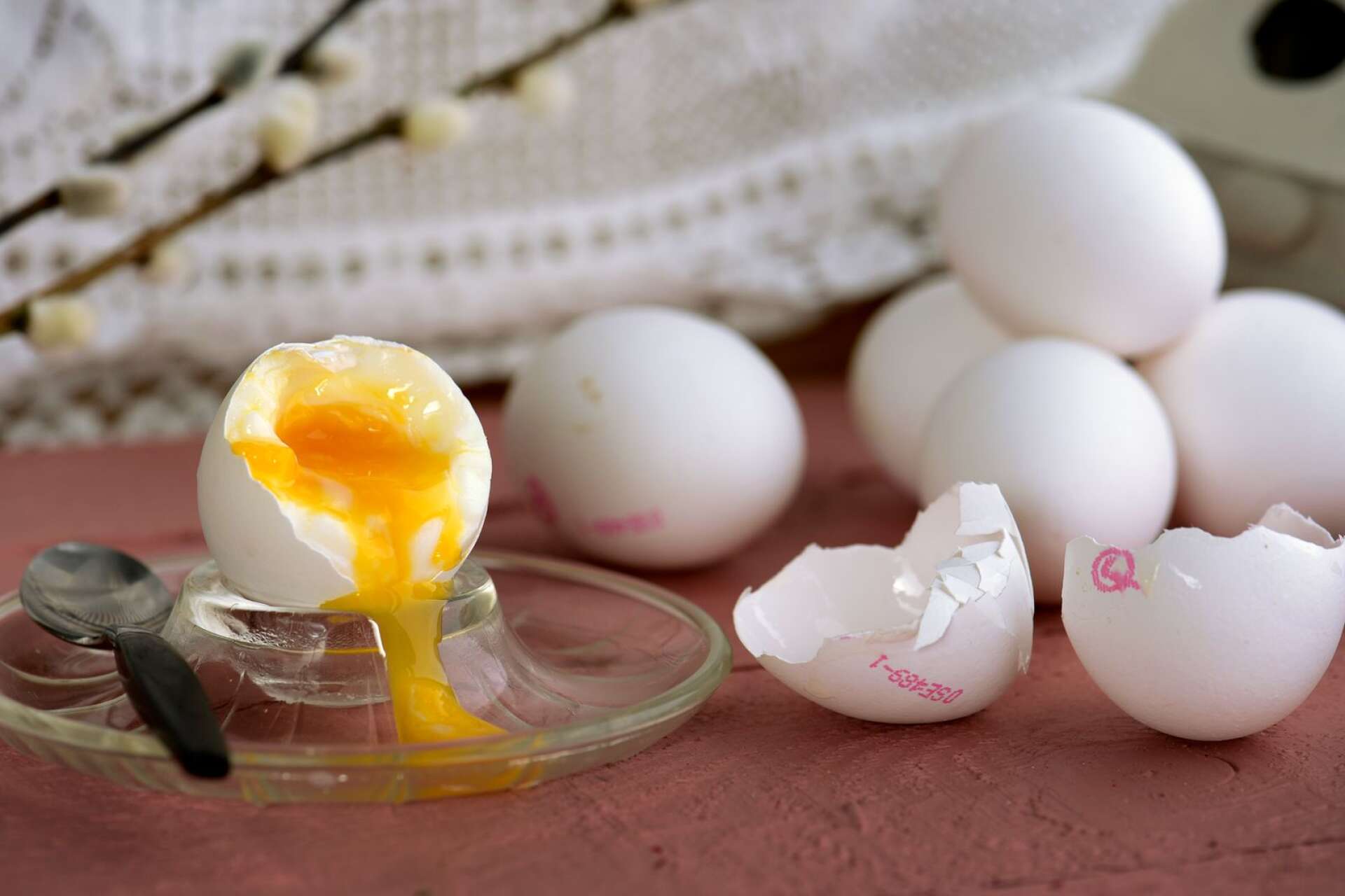 Trots rapporter om äggbrist ser det ut som att värmlänningarna ska kunna avnjuta den klassiska favoriten under påsken.