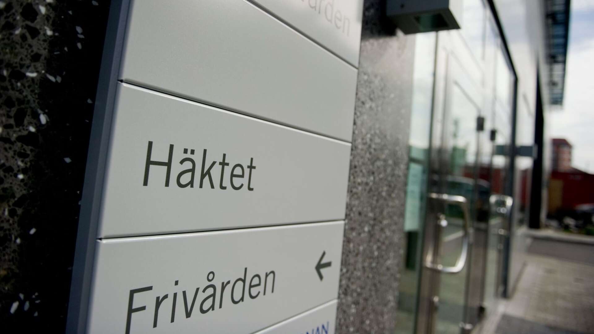 De två Åmålsborna, som är misstänkta för misshandel av en funktionshindrad i Åmål, har suttit häktade i Göteborg./ARKIVBILD