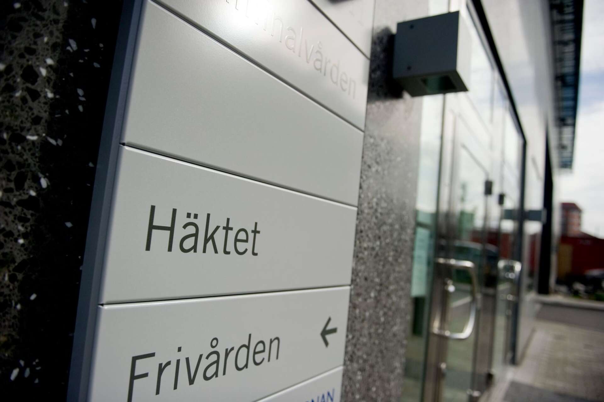 De två Åmålsborna, som är misstänkta för misshandel av en funktionshindrad i Åmål, har suttit häktade i Göteborg./ARKIVBILD