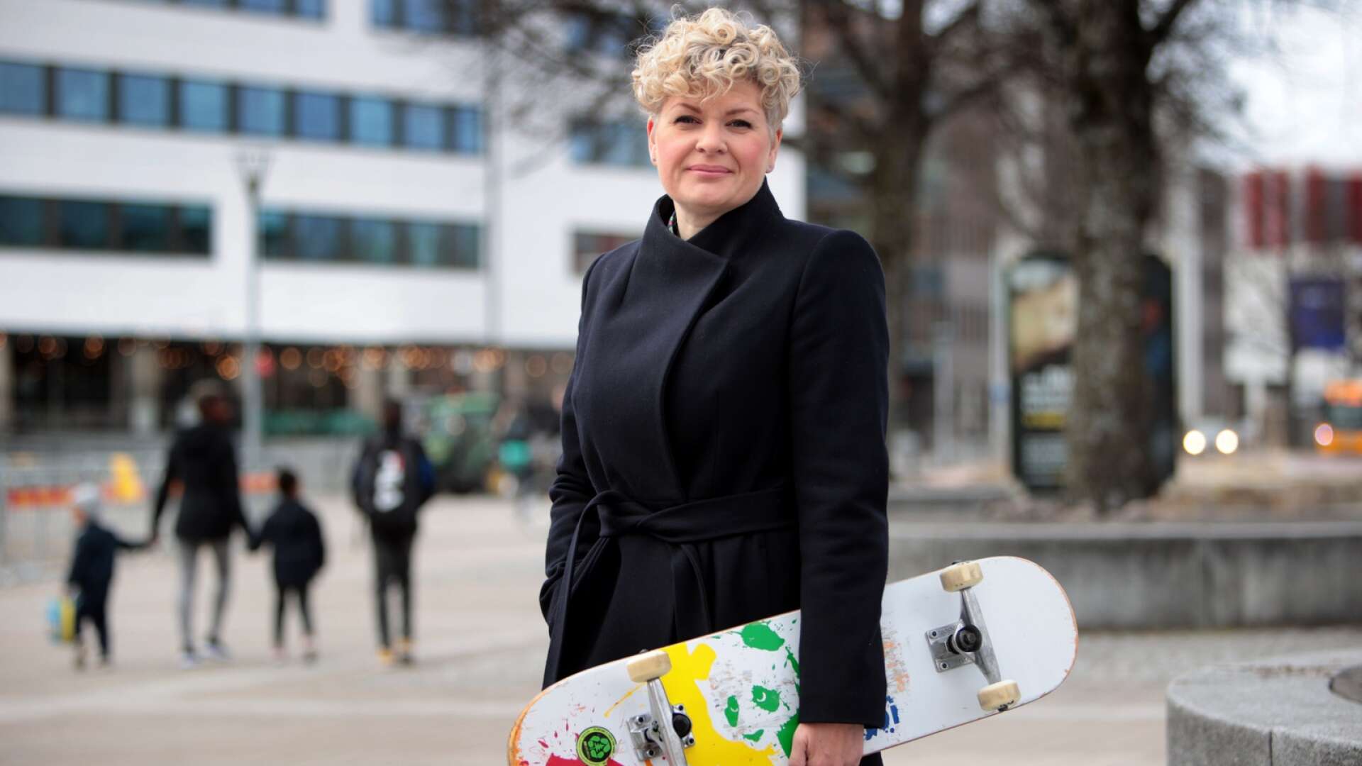 I en månad har Ulrika K Jansson varit kommundirektör i Karlstad. På skateboarden är hon nybörjare - men inte inom kommunalt arbete. 
