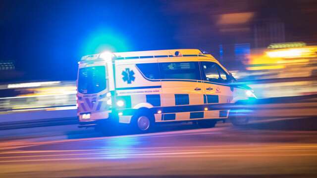 En 16-åring fördes med ambulans till sjukhus efter en fyrhjulingsolycka. 