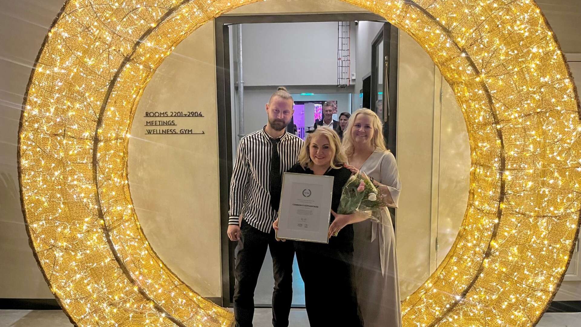 Oliver Lillienberg, Ida Eliasson och Caroline Rönnborg på galan där Rocktober utsågs till vinnare i Marketing Campaign of the year.