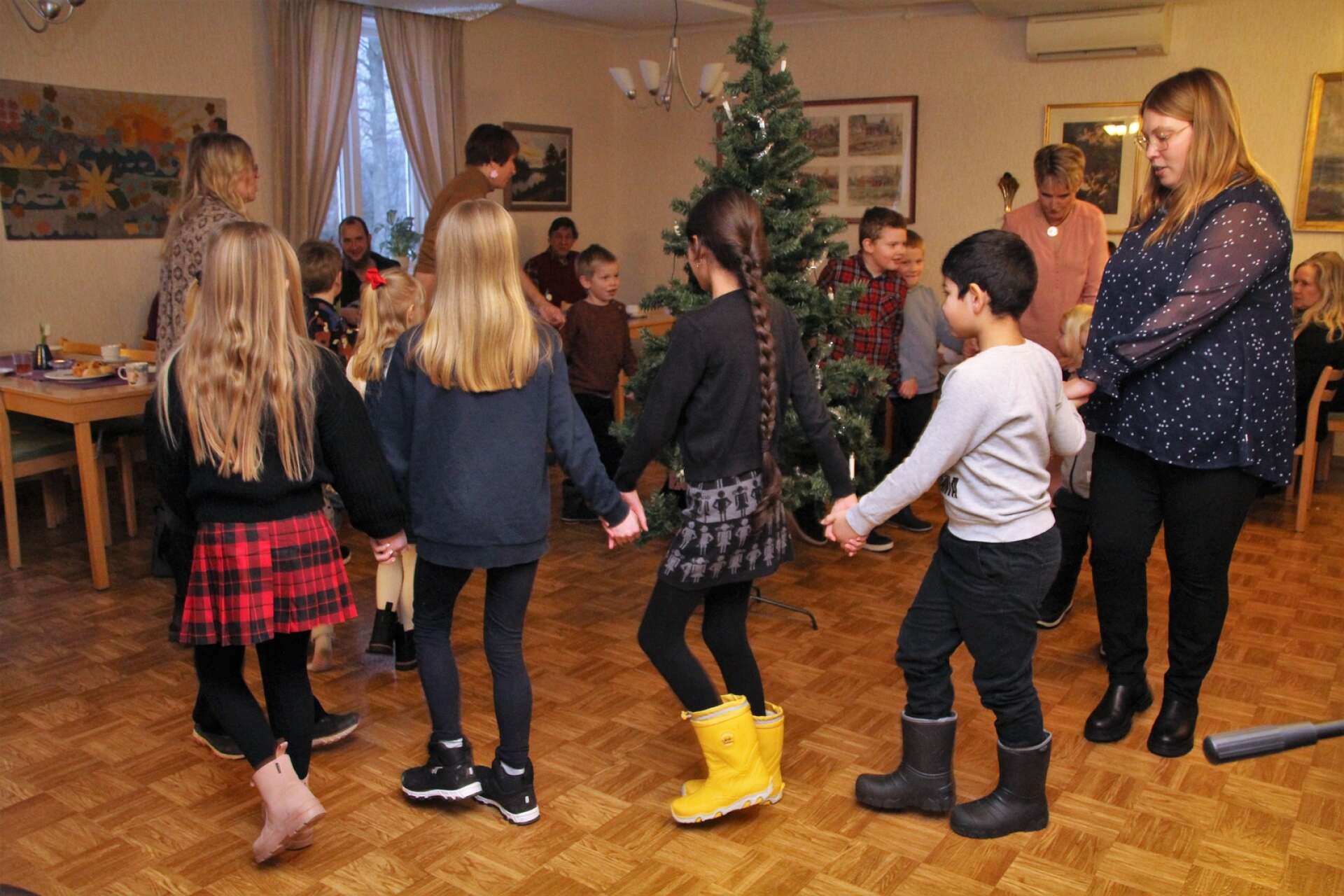 Besökarna passade även på att dansa ut julen. 