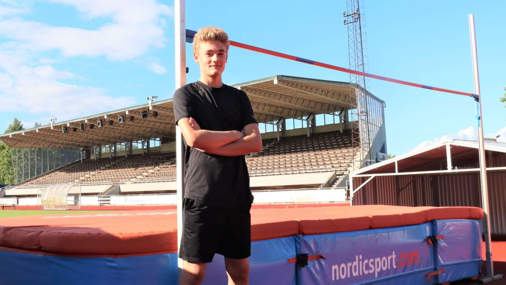 Ribban upplagd på 1,85. Robin Lövdal, född 08, slog till på stort i Västerås och förbättrade bland annat sitt personbästa med nio centimeter.