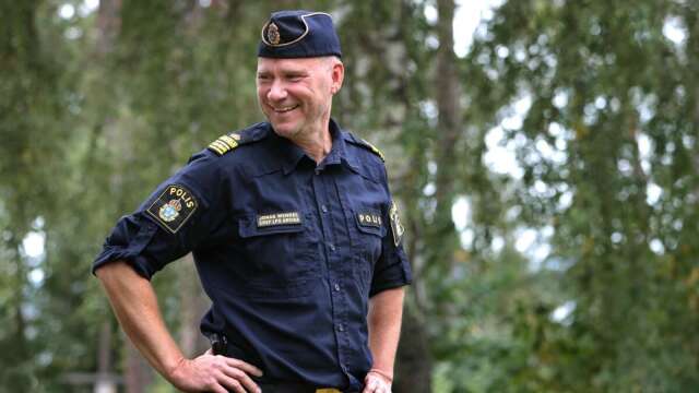 Jonas Wendel, chef för lokalpolisområde Arvika, med kollegor, hoppas kunna bekämpa den gränsöverskridande brottsligheten bättre genom det kommande samarbetet med Norge.