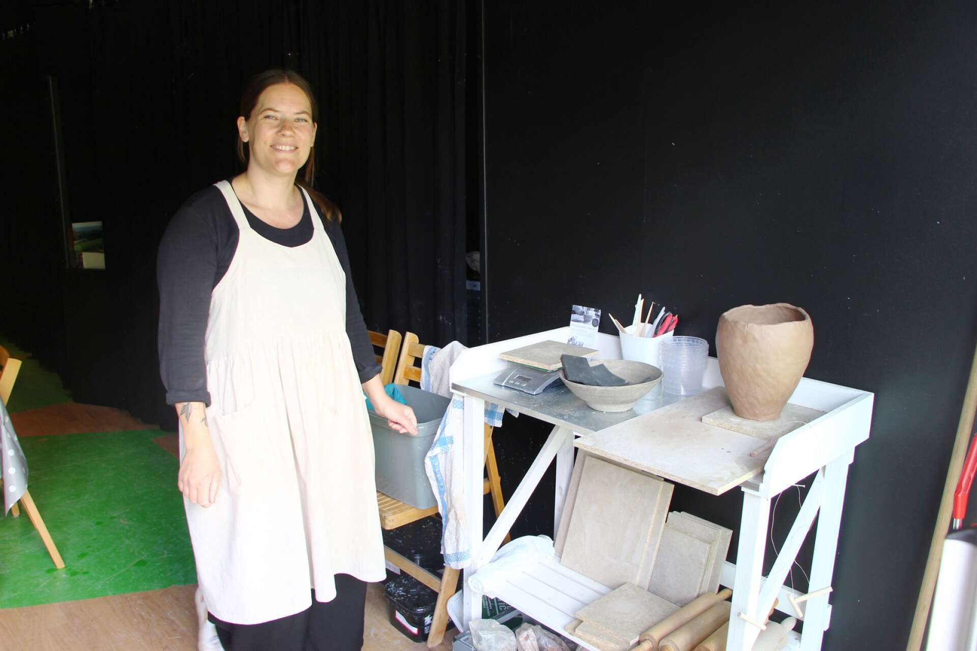 Emma Samuelsson har öppnat en keramikverkstad i Skövde.