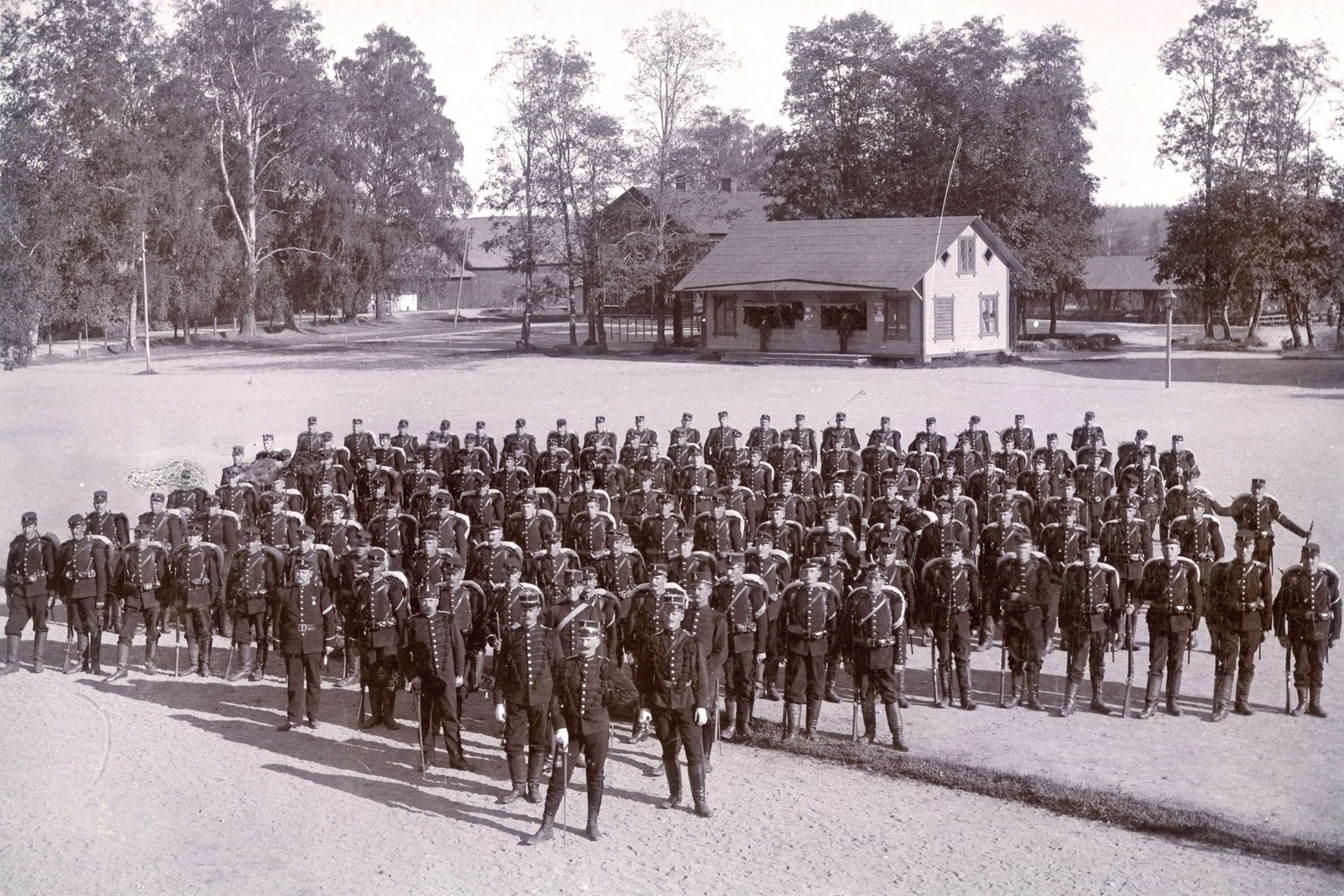 Officerare och soldater från Värmlands fältjägarkår I 26 omkring 1895. 