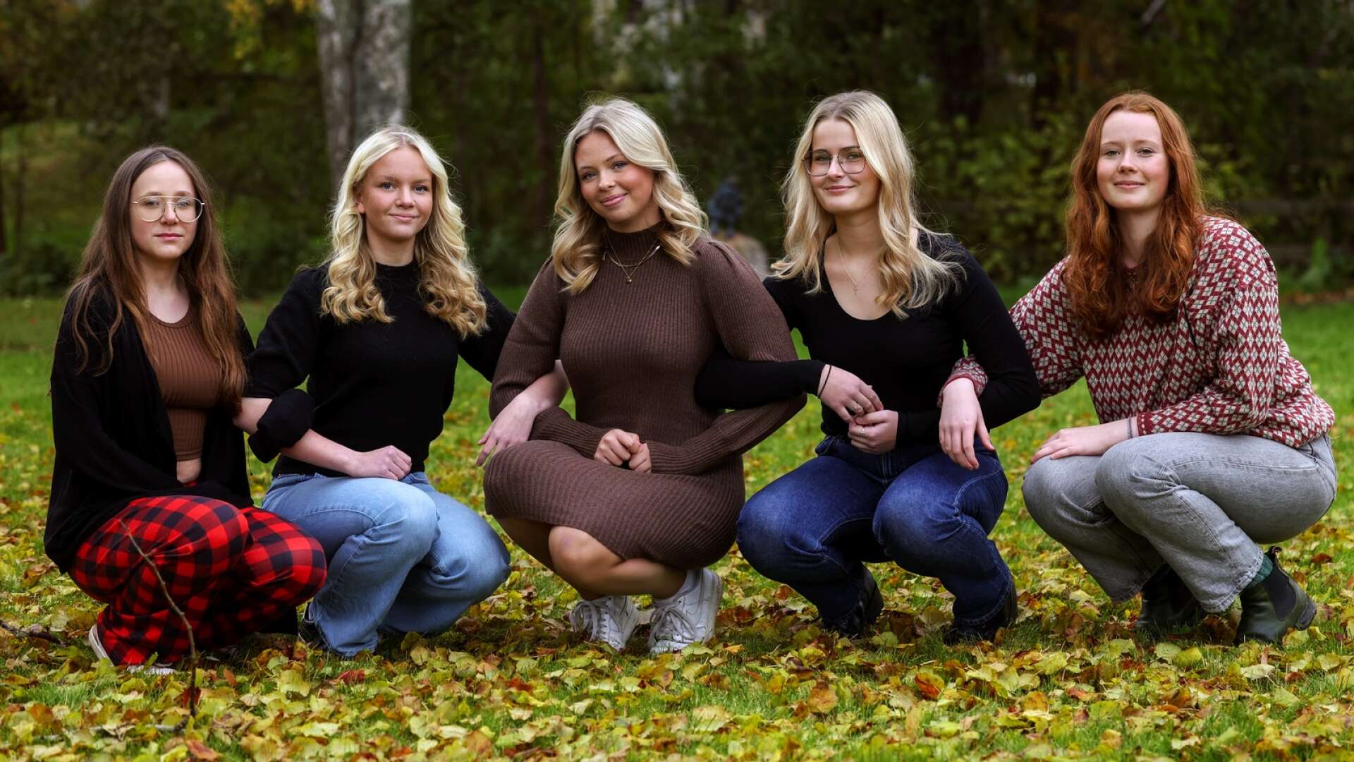 I år är det Bonnie Gustavsson, Alma Roos, Tilda Johansson, Elsa Karlsson och Liv Westin som förgyller Kvänumsbygden med ett luciatåg.
