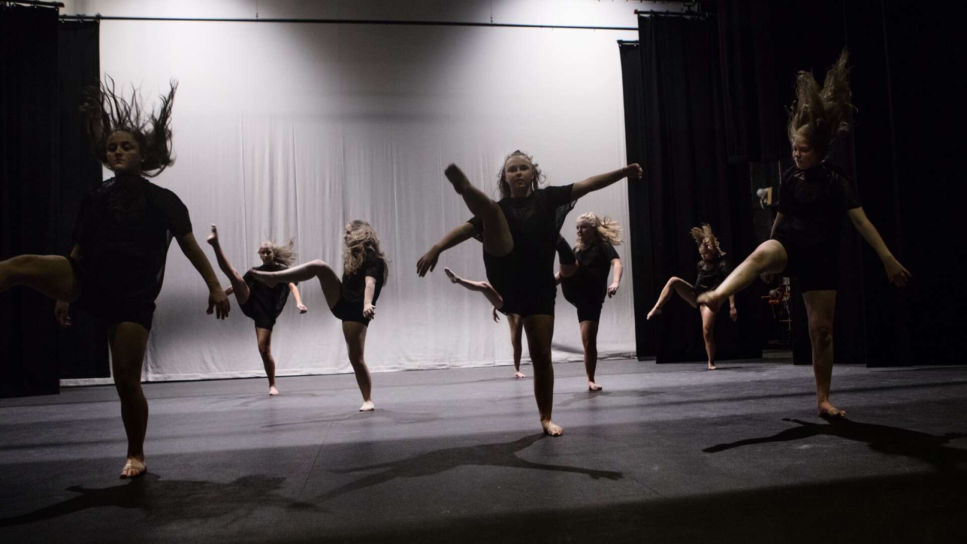 En av Kulturskolan grupper med danselever är Contemporary 1. Arkivbild.