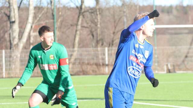 Andreas Jansson jublar efter att ha gjort fjärde målet för KB Karlskoga.
