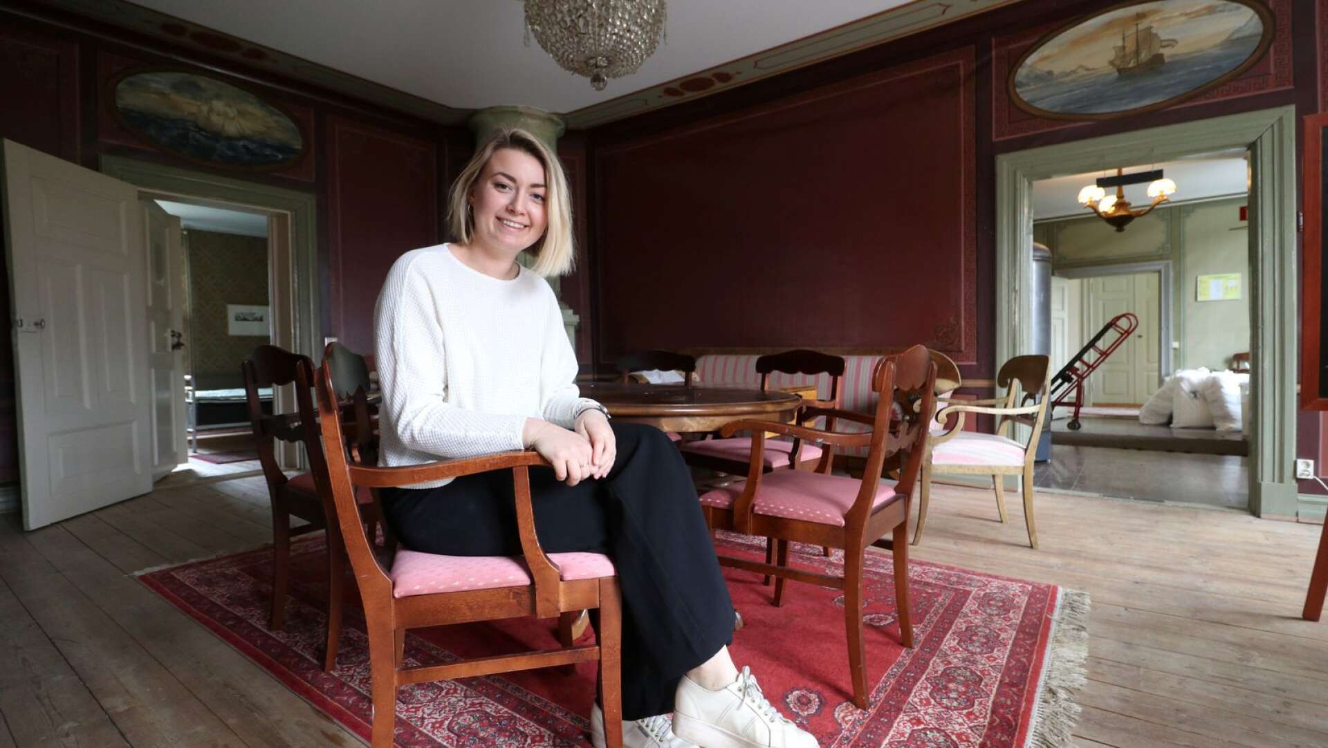 26-åriga Rebecca Svenhage har tagit över driften av hotellet och restaurangen på Forsbacka. 