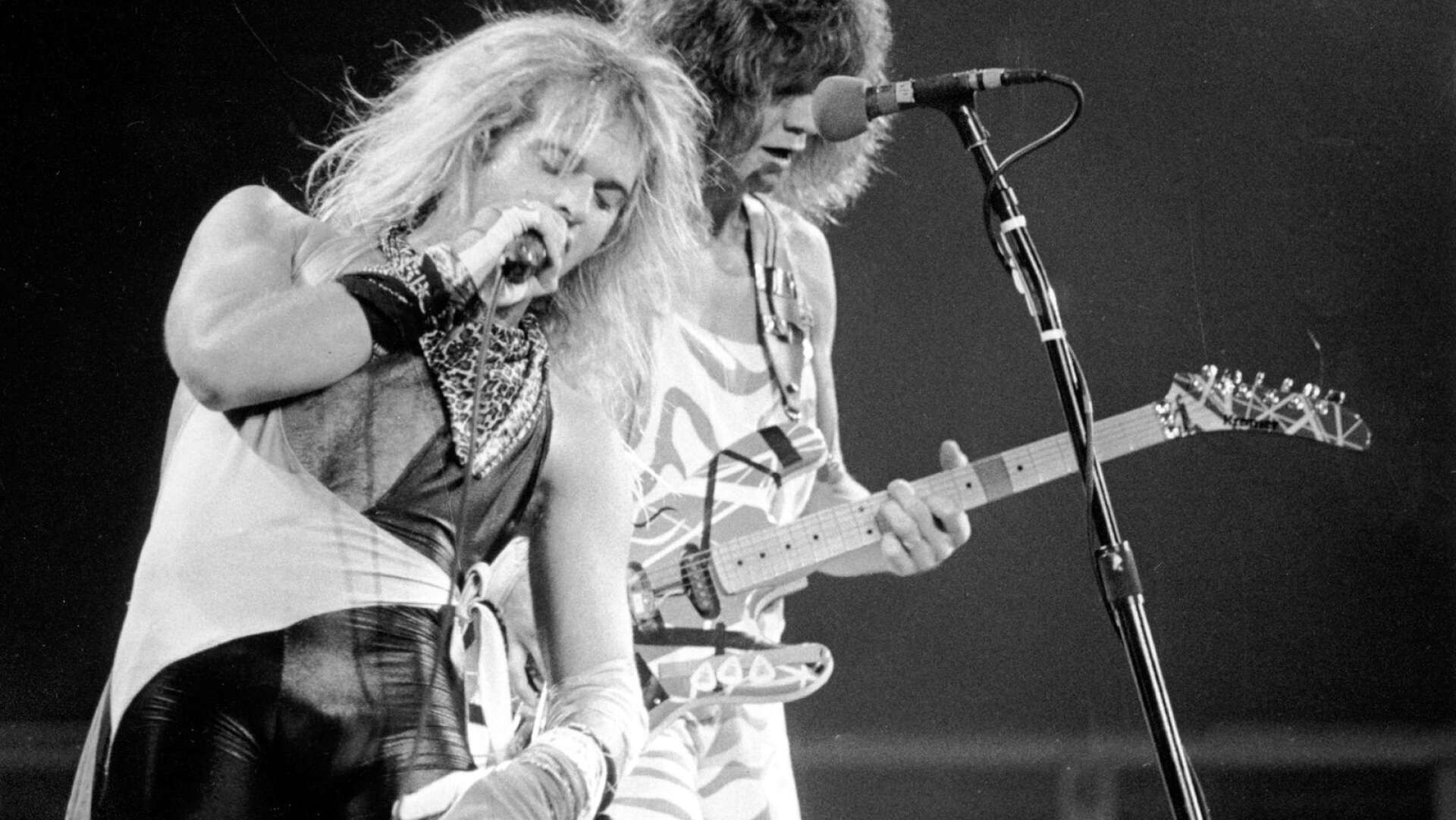 David Lee Roth och Eddie Van Halen på scenen 1982.