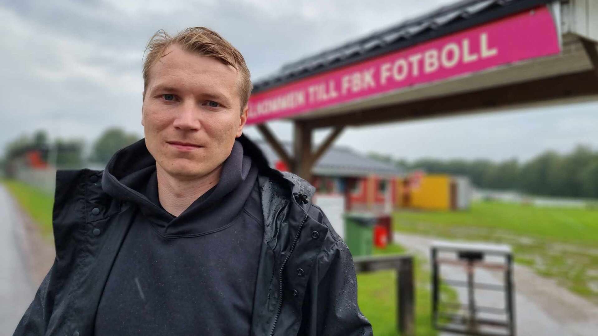Markus Mobergs FBK Karlstad möter Ängelholm i ett dubbelmöte om en division 1-plats.