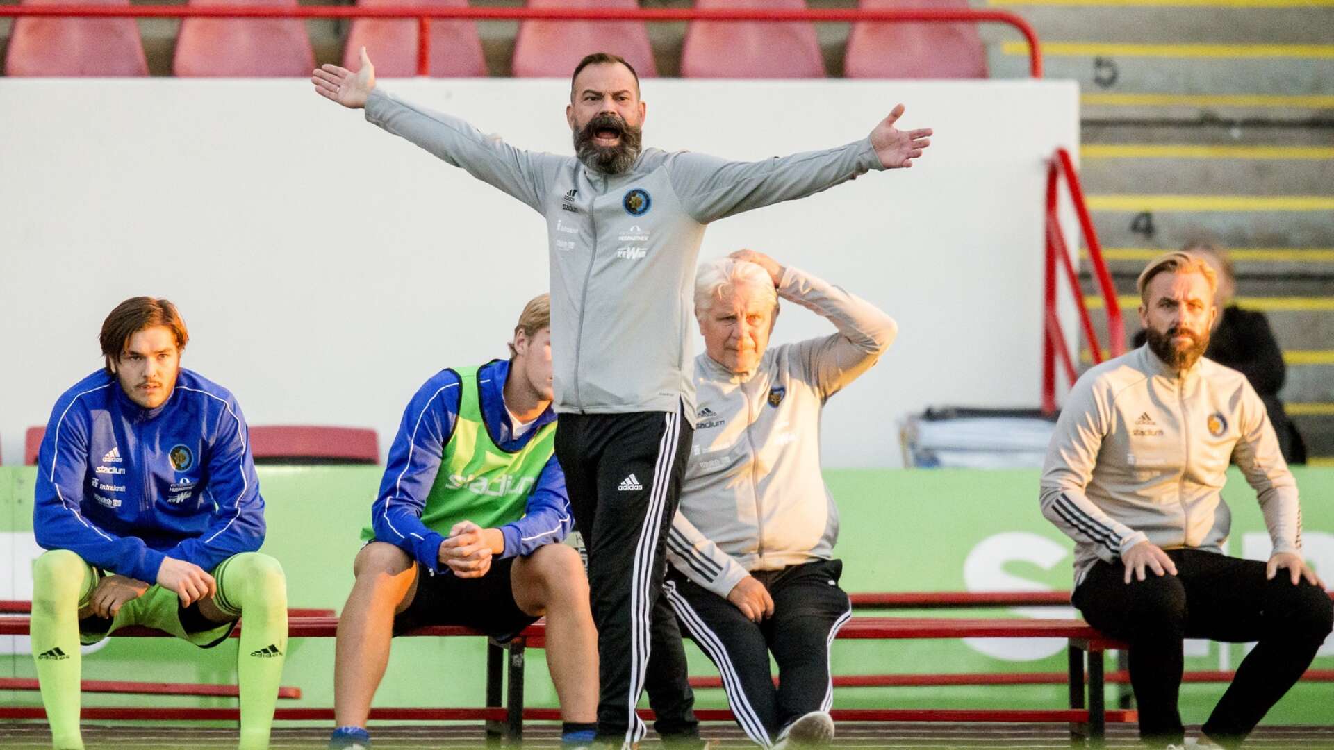  Konstantinos Panagopoulos och Karlstad Fotboll står inför en tuff serieavslutning.