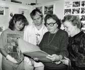 1992 firades skolans 60-årsjubileum med ett öppet hus. Eleverna Helen Eriksson och Frida Weng mötte Rut Thor och Anna-Greta Sandberg, som var elever när samrealskolan flyttades från Sifhällaåsen till det nybyggda skolhuset. 