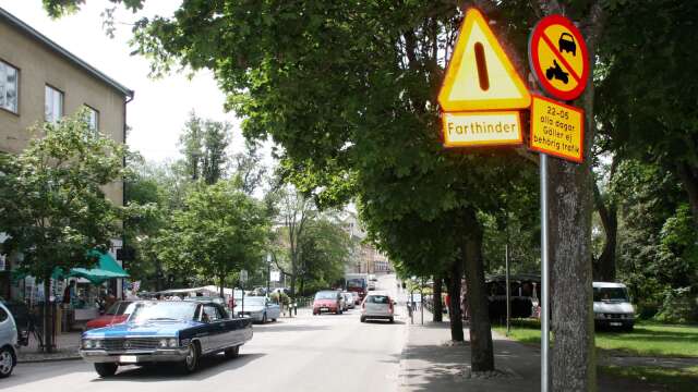 Att Hjo stängs nattetid för trafik i centrum uppskattas inte av Kenny Åkerberg (SD).