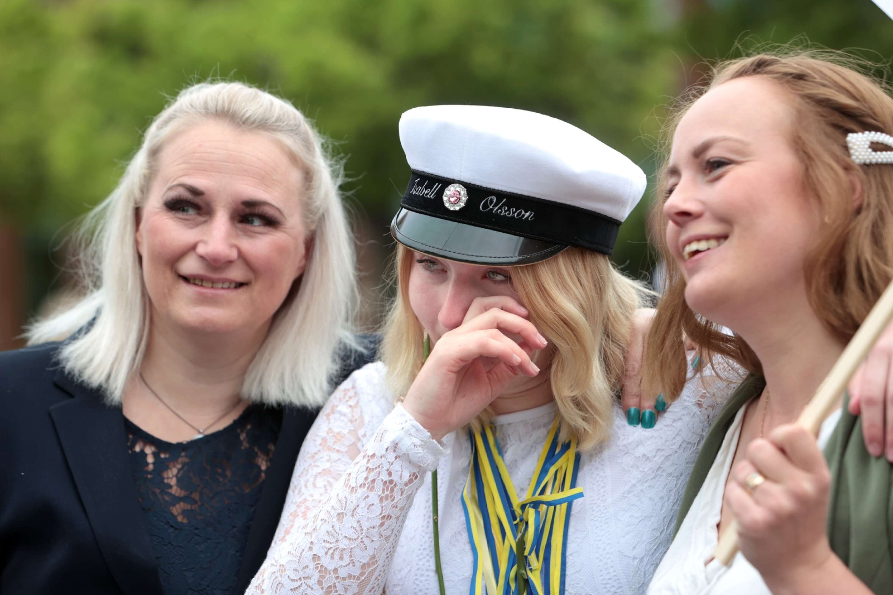 Isabell Olsson har svårt att hålla tillbaka tårarna när hon tänker på gymnasietiden.