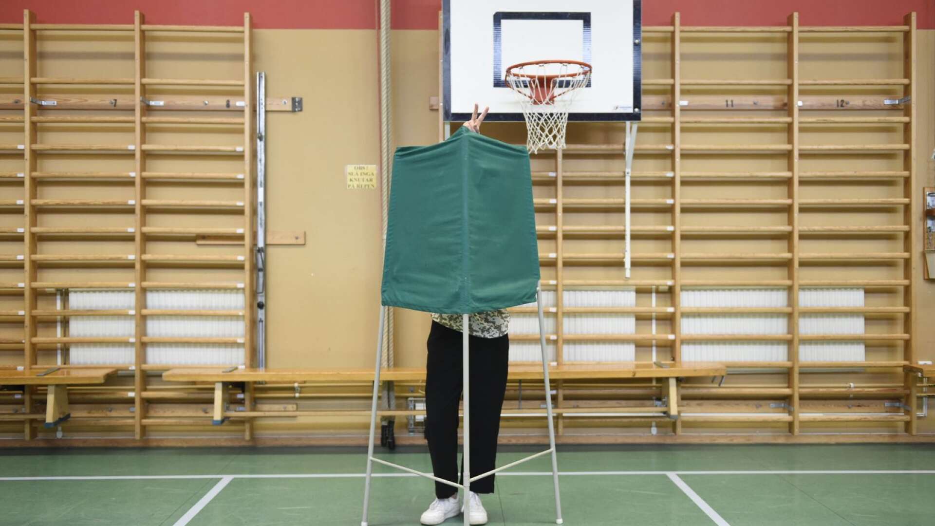 Om rösträttsåldern sänks till 16 år hinner fler rösta medan de fortfarande går i skolan och då kan rösträtten och att rösta bli ett viktigt pedagogiskt inslag i undervisningen, skriver Anders Andersson.