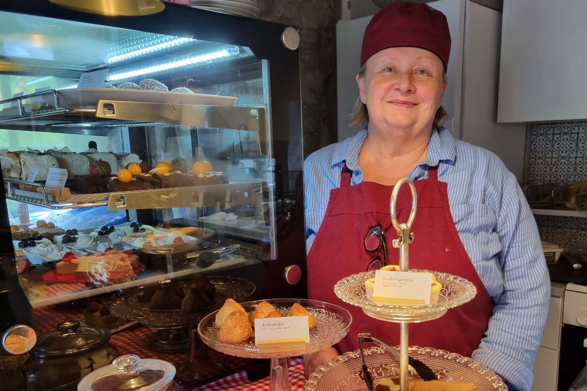Ingrid Axelsson driver och arrenderar Hjulets café på Kinnekulle där hon vill skapa en familjär känsla för gästerna.