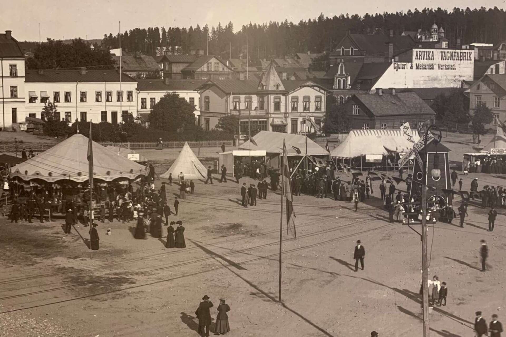 Arvikamârtens nöjesfält invigdes 1907.