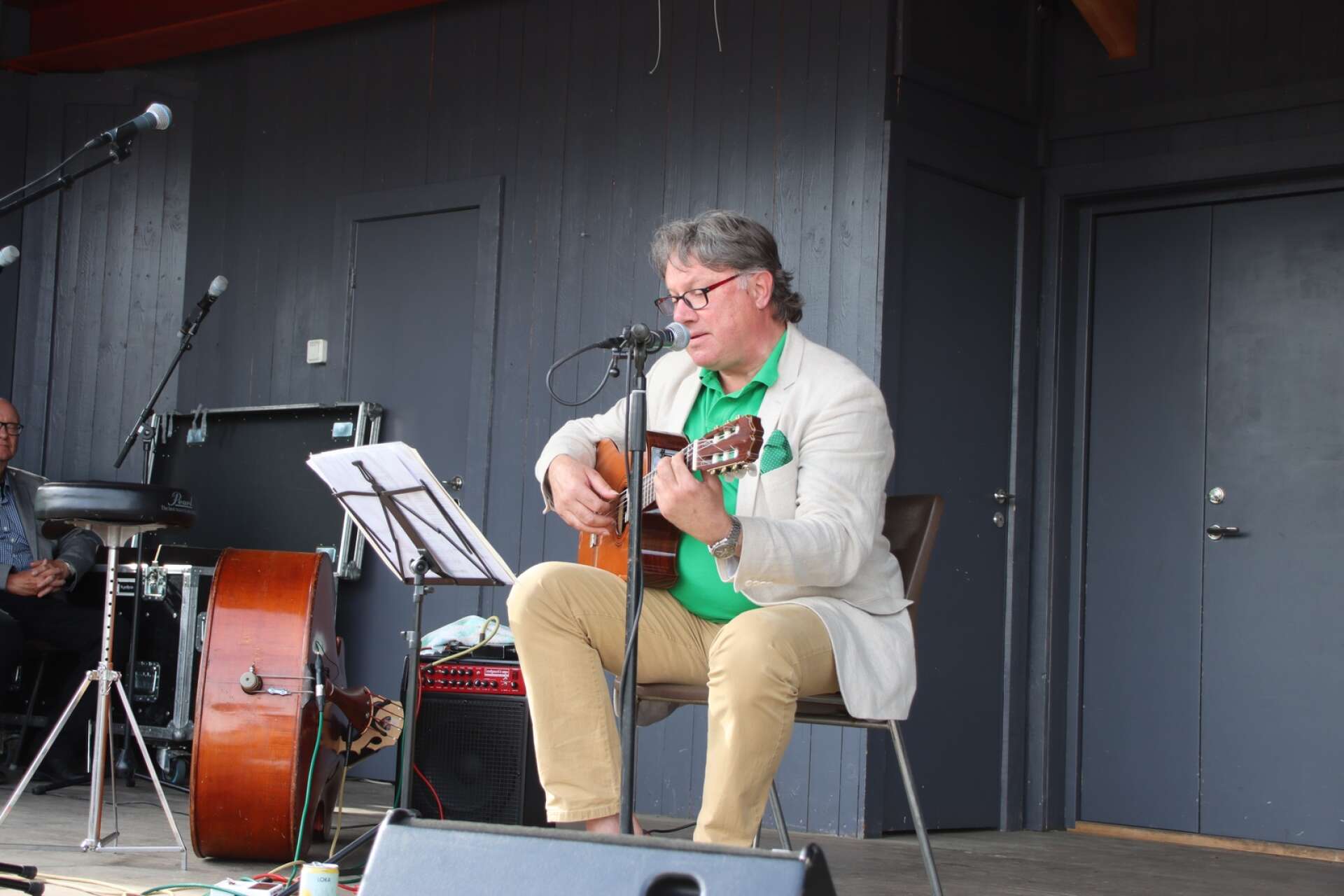 Vissångaren Jan-Olov Andersson framförde Bert Westerströms tonsatta dikter. 