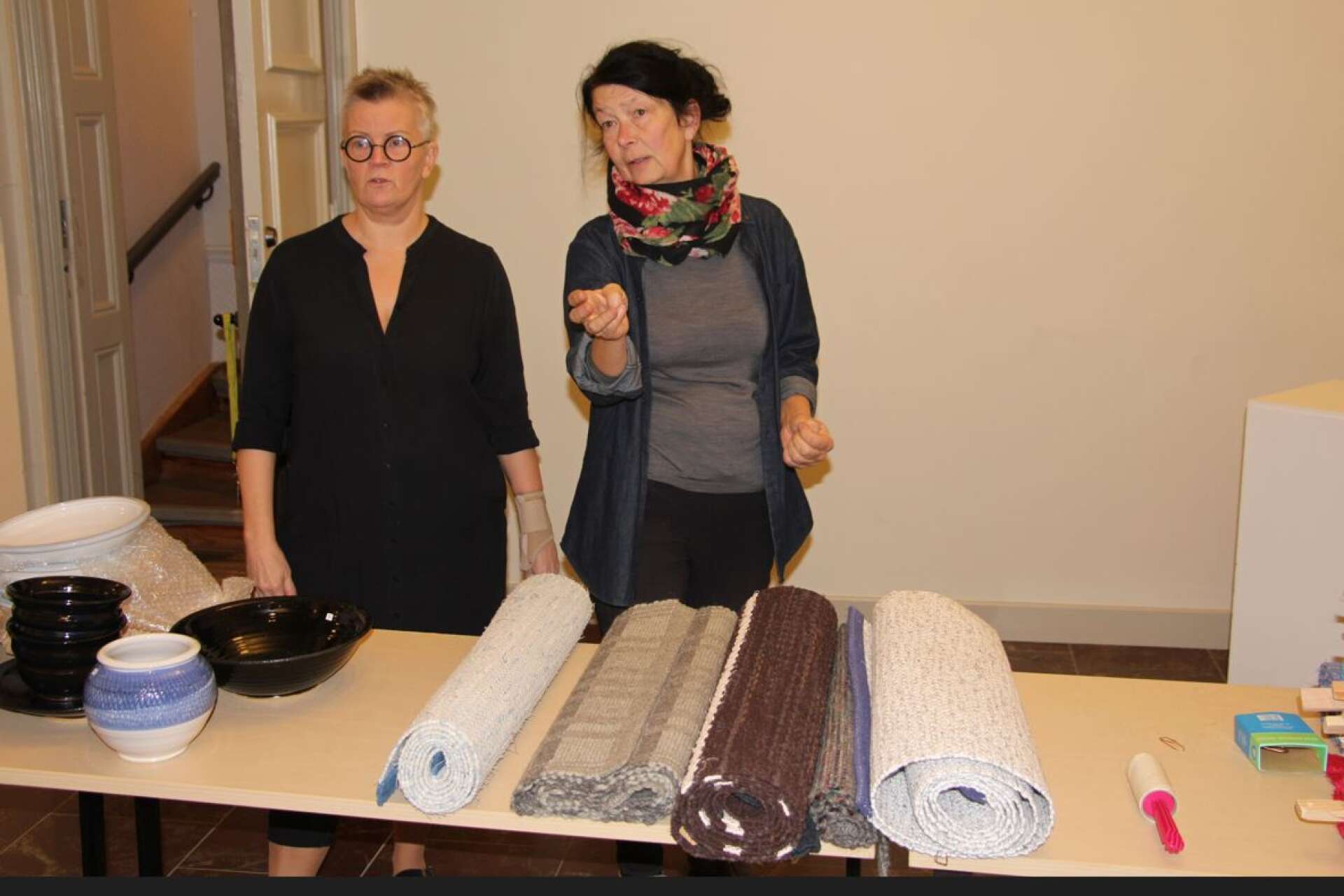 Anna Jarefjäll och Marika Beutler ser fram mot utställningens öppning på lördag.
