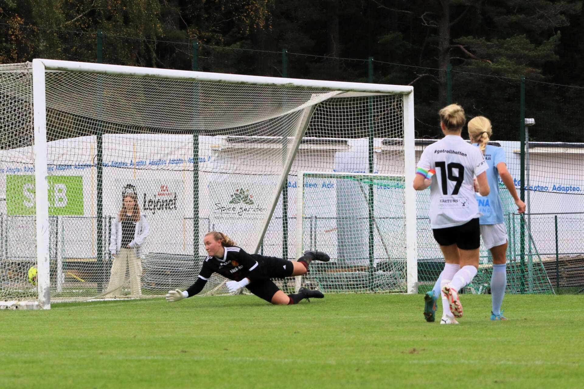 4–0 placerades lugnt bredvid Alice Eriksson i Skoftebyns mål efter att Nova Kjellman i friläge mycket osjälviskt spelat fram Lisa Jansson.